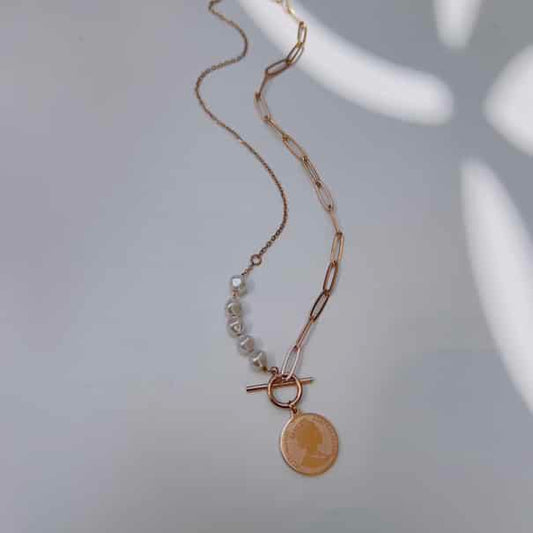 Pearl with queen necklace 1