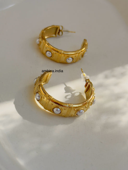 Vintage Pearl hlaf round hoops
