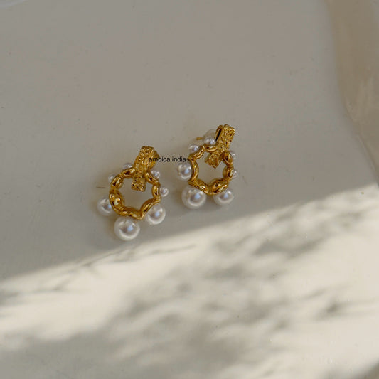 Classic Pearl earrings