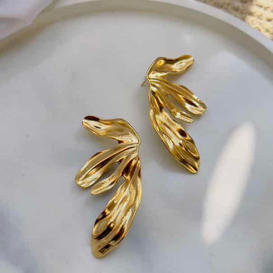 Classic leaf earrings