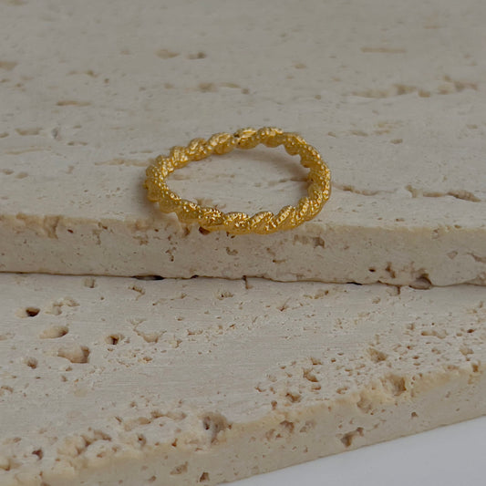 Thin twisted ring Matt finish