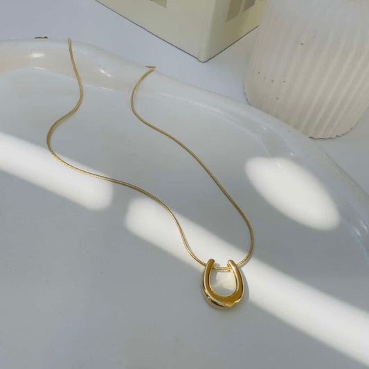 U shape necklace