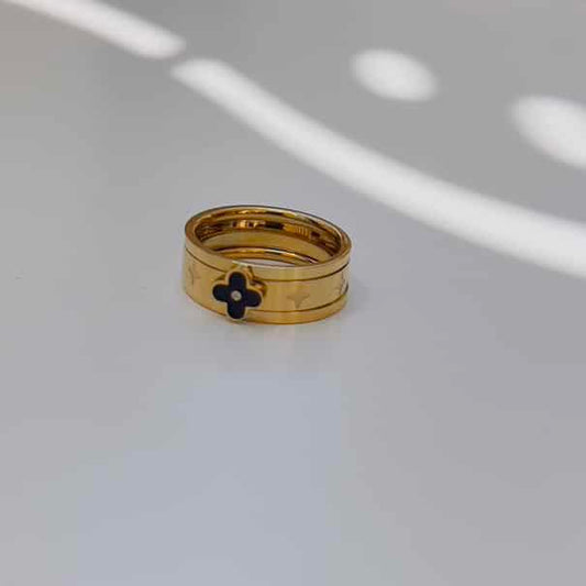 Clover ring