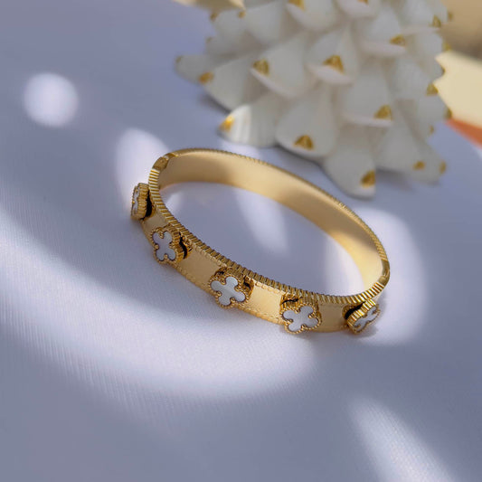 Clover white bracelet