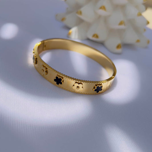 Classic black flower bracelet
