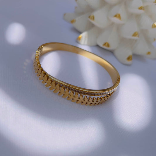 Leaf cross studded bracelet