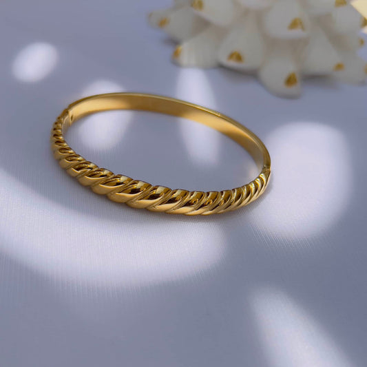 Croissant bracelet
