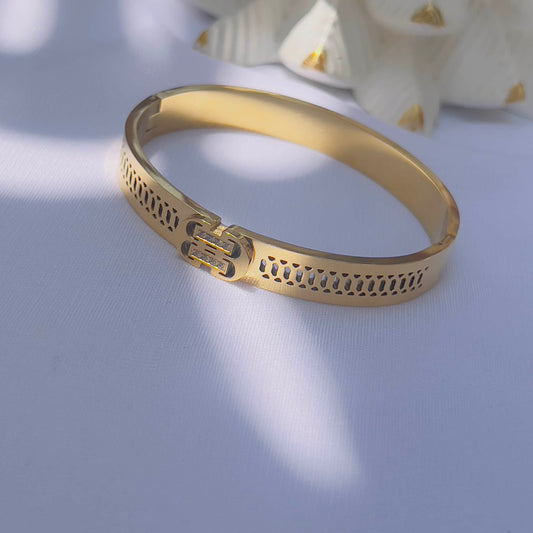 Statement bracelet
