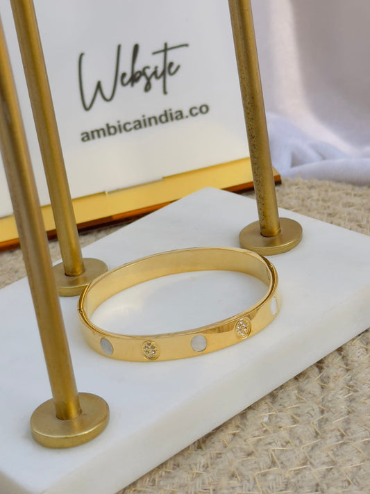 Band  bracelet