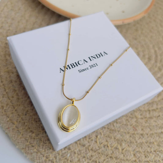 Statement necklace