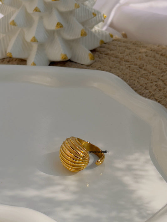Teardrop ring