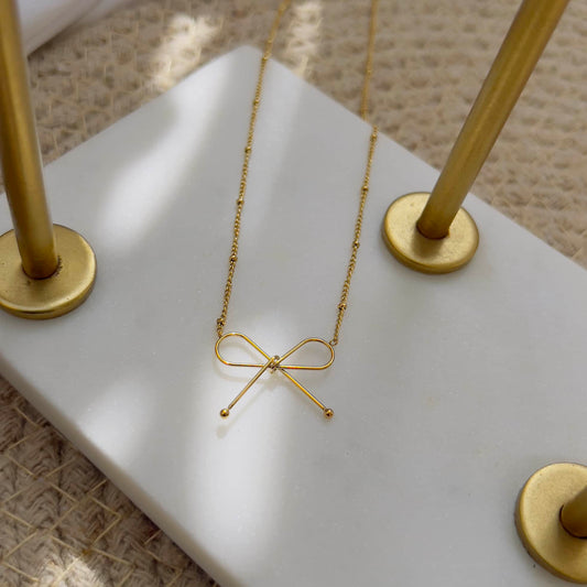 Bow necklace