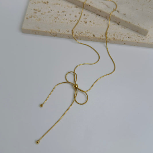 Bow necklace