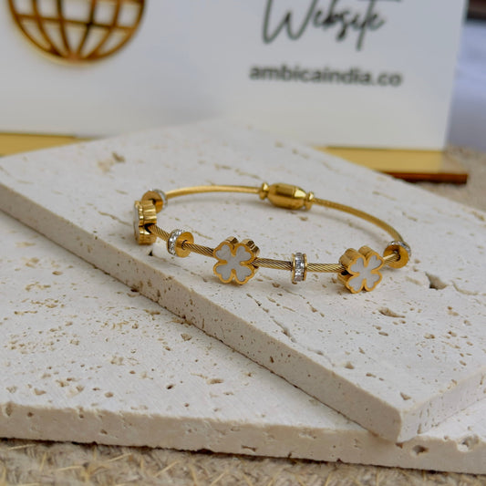 White flower magnetic bracelet