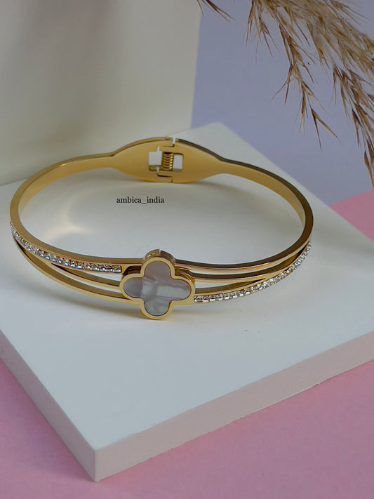 Clover bracelet gold plated