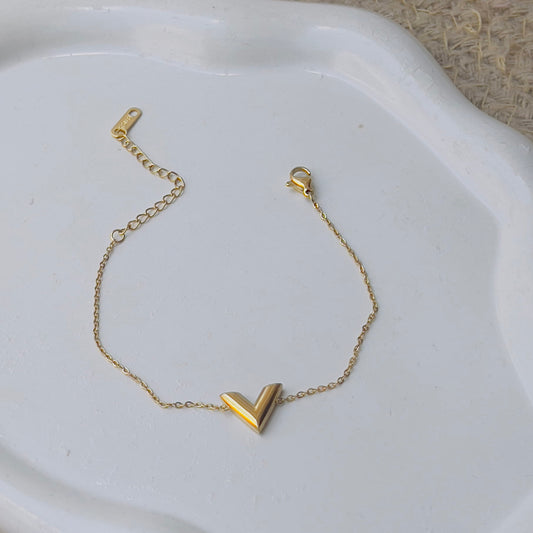 V bracelet