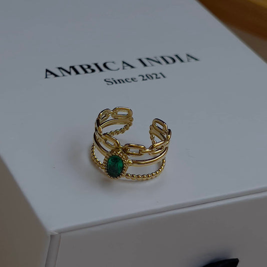 Link with oval crystal ring