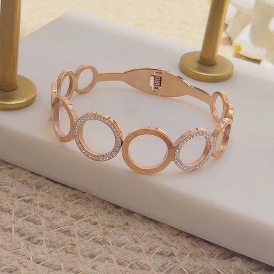 Studded round bracelet