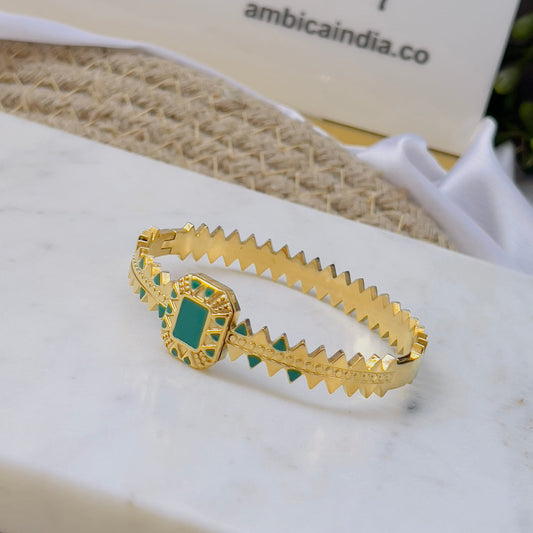 Vintage bracelet green square