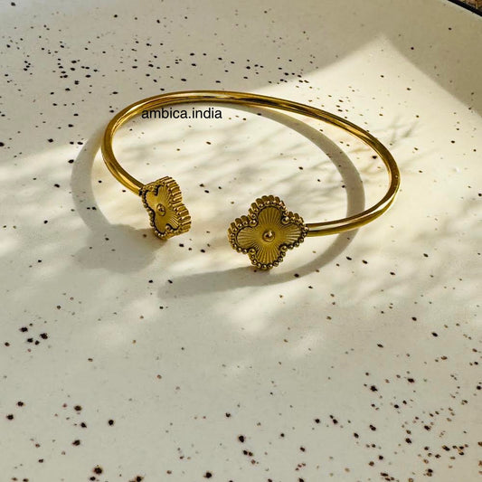 Clover gold bracelet