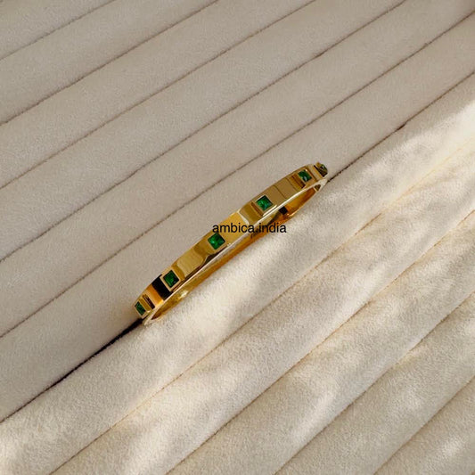 Small green square crystal bracelet