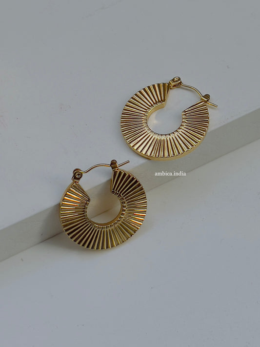 Classic round hoops 18k gold plated