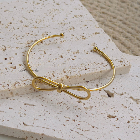 Bow bracelet