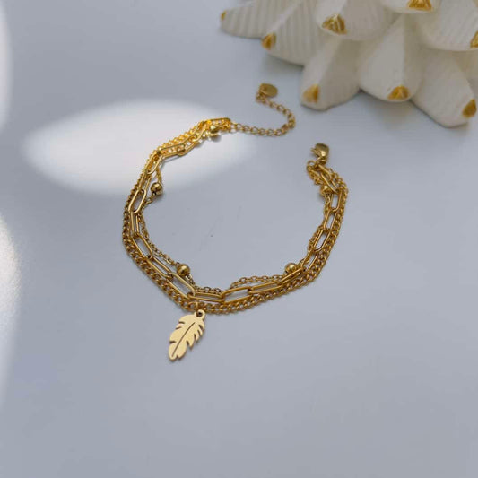 Leaf charm bracelet