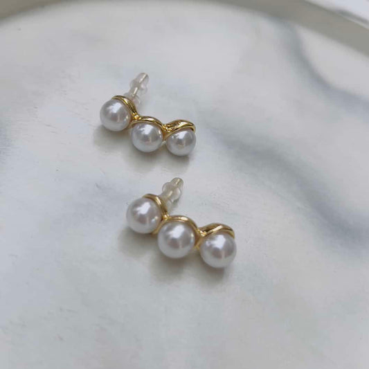 Pearl studs