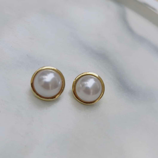 Pearl studs