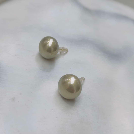 Grey pearl studs