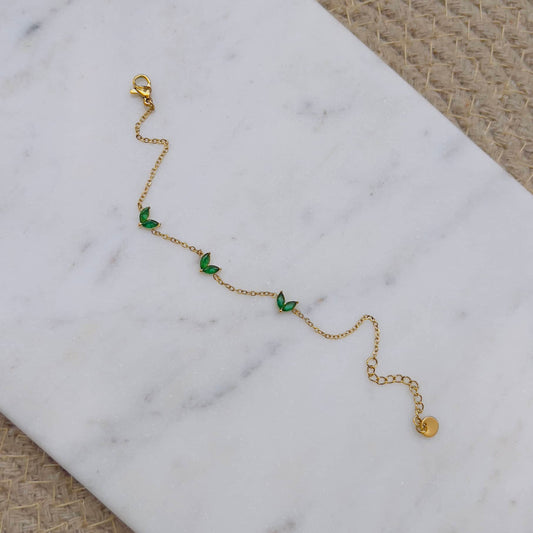 Emerald crystal minimal bracelet