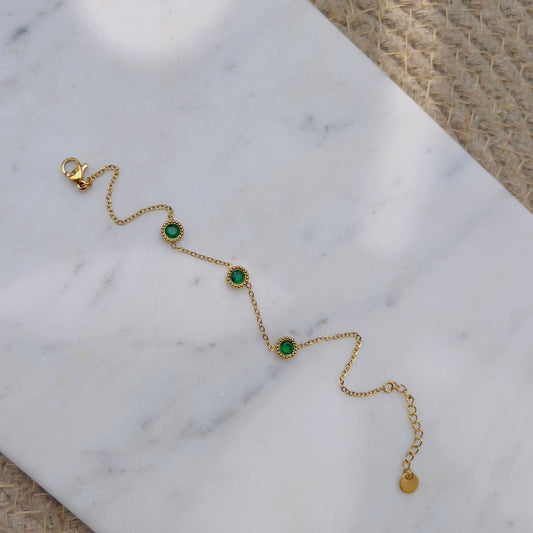 Round emerald crystal minimal bracelet