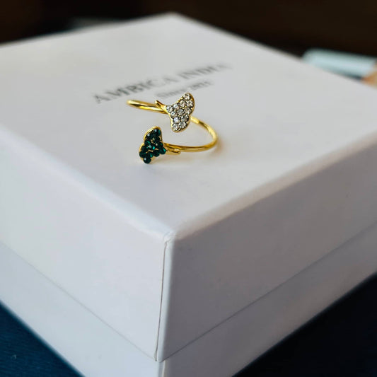 Green &amp; white crystal adjustable ring